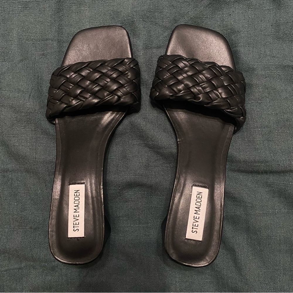 Steve Madden NWOT black Palas slide sandal. Never worn size 9